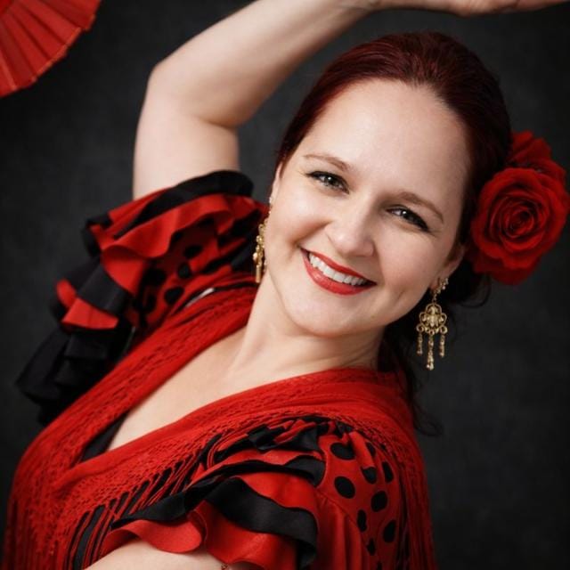Débora Bittencourt, professora de Flamenco do Studio Lótus Florescer