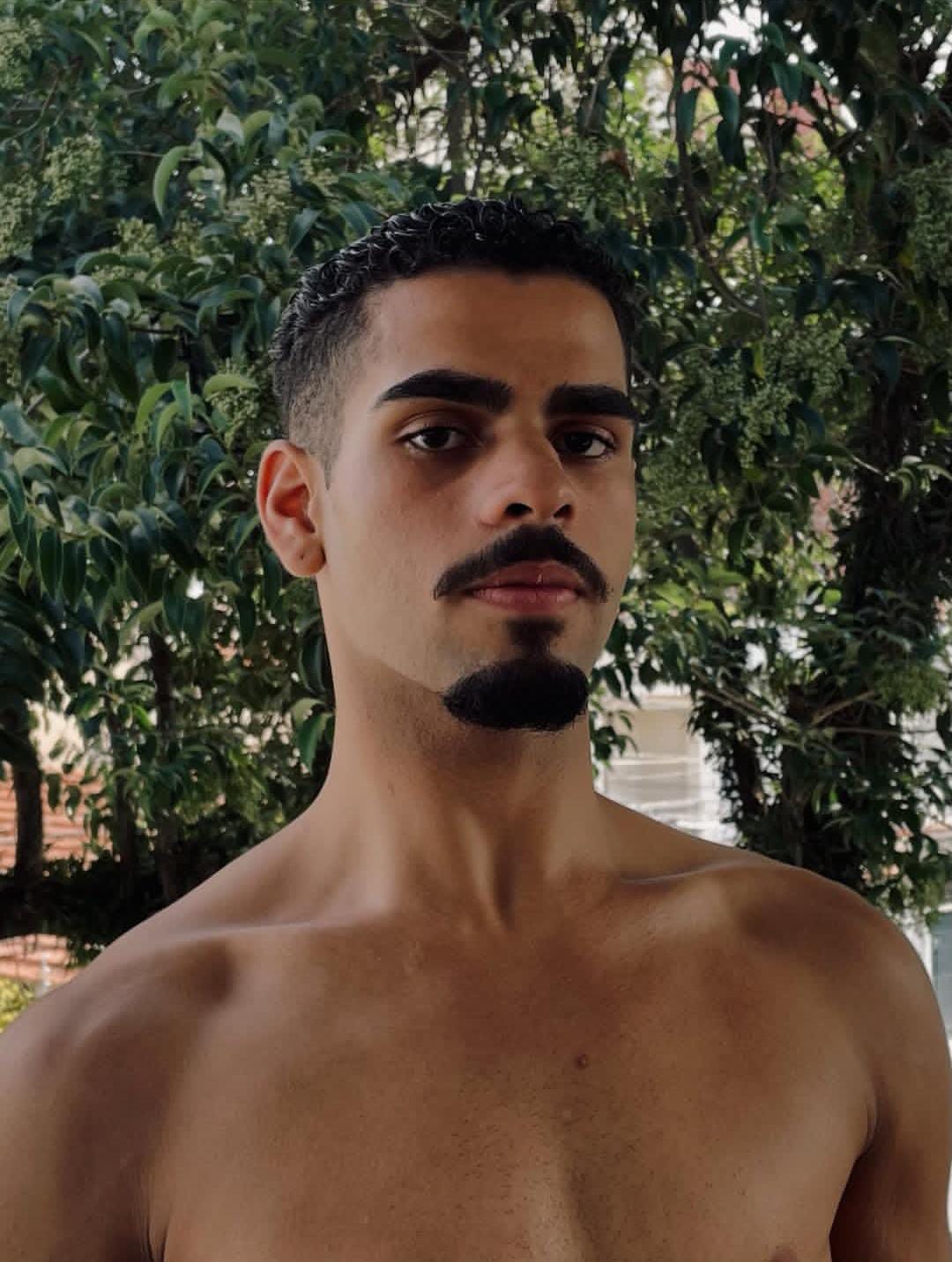 Gustavo Cabral, professor de ballet e dança contemporânea do Studio Lótus Florescer